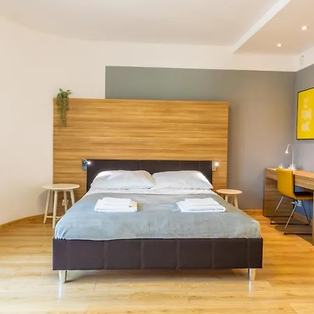 Novaaparts - Just In Center Rynek Krawiecka * Wrocław